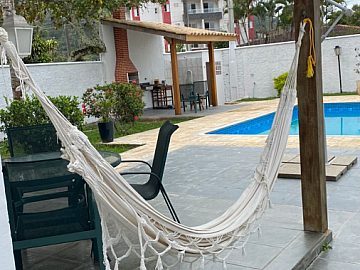 CASA COM PISCINA LOCA��O DEFINITIVA � MARTIM DE S�